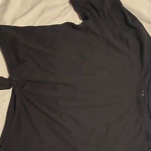 Bleck crop top T-shirt with tie at the bottom